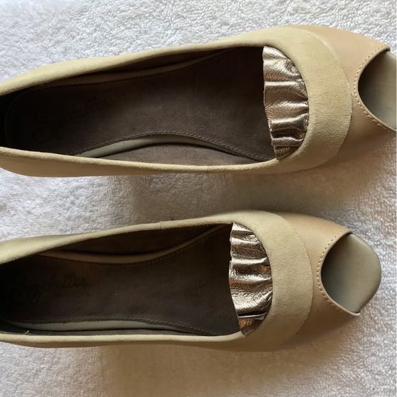 SEYCHELLES peep toe open toe kitten heel taupe and gold.  Size 8. - Picture 3 of 11